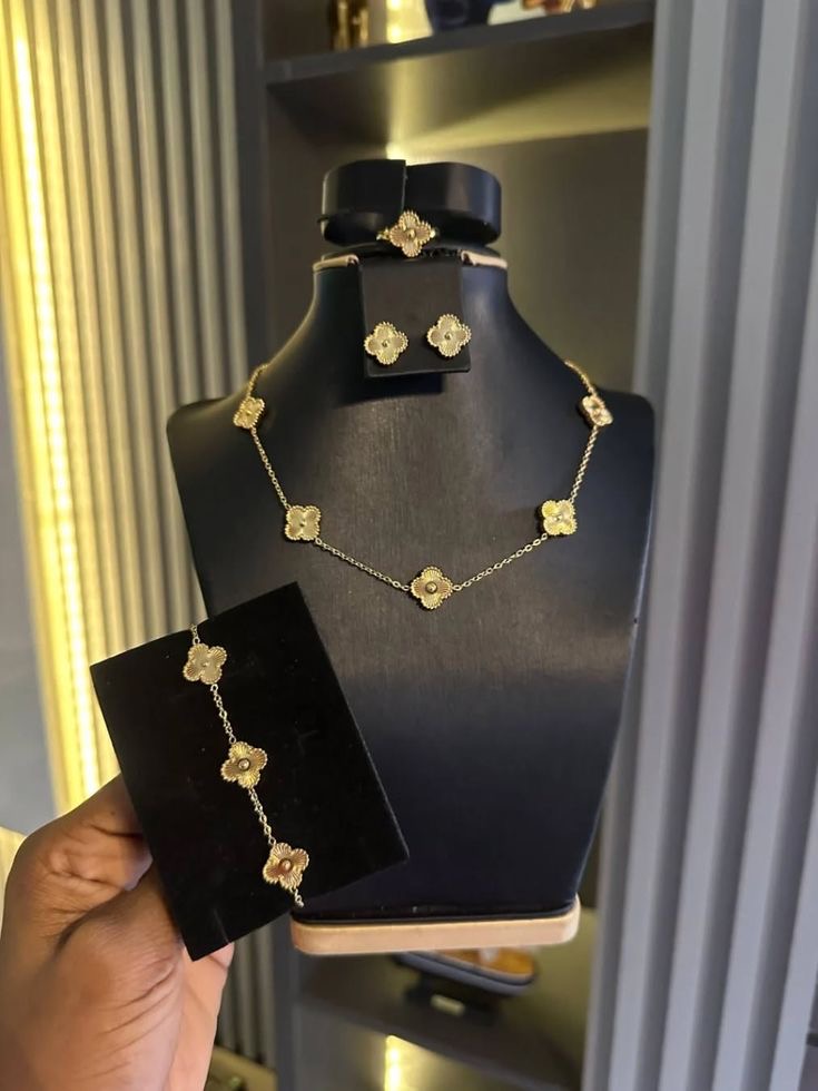 Gold Clover jewelry set