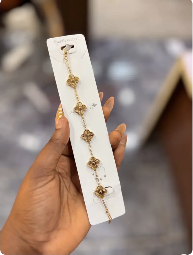 Gold clover bracelet